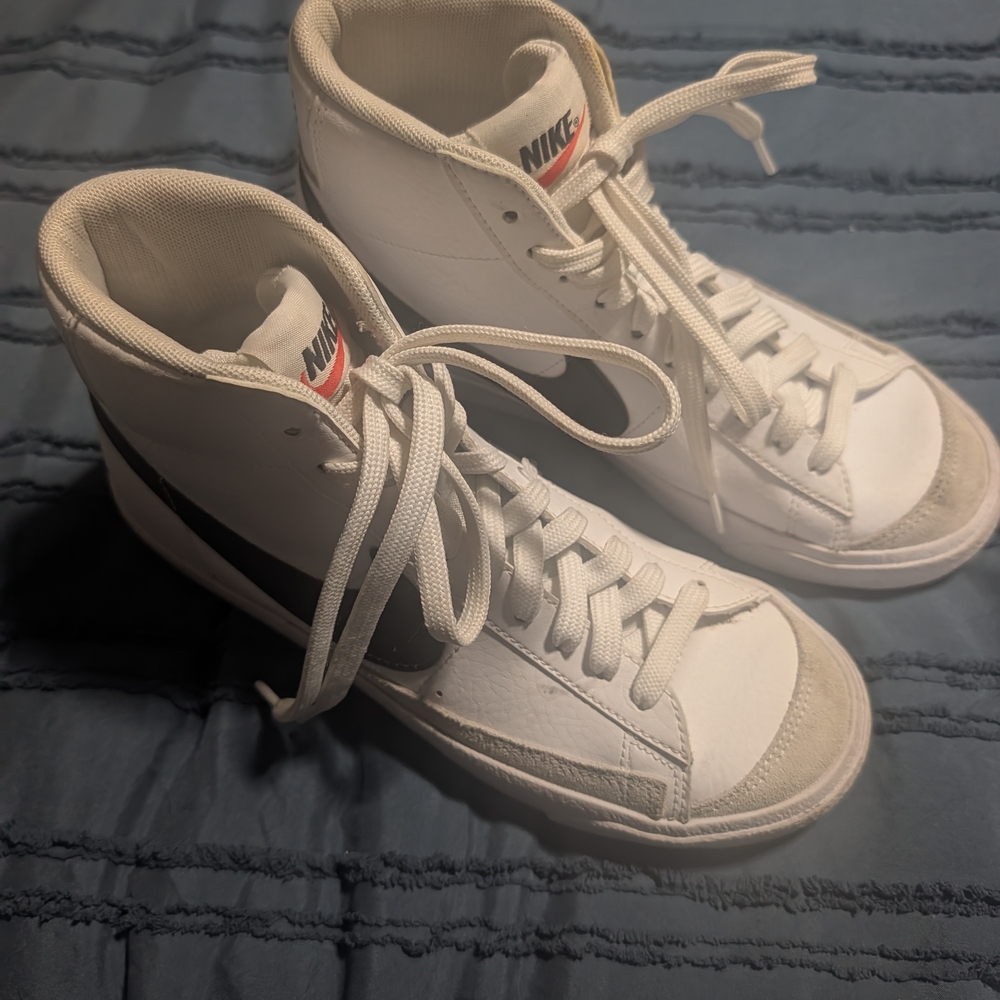 Nike White and Black High-Tops